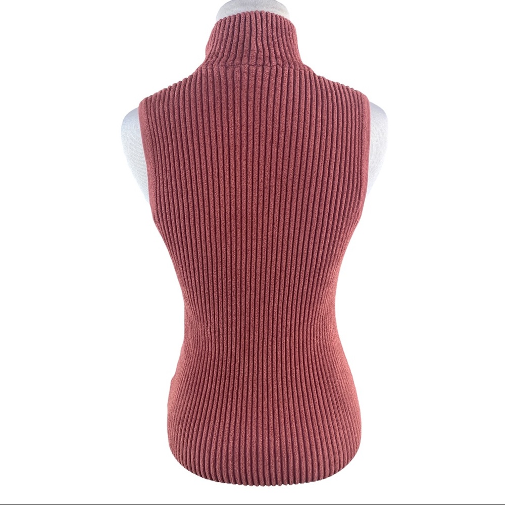 Moth Ribbed Sleeveless Turtle Neck Tank - Picture 4 of 7